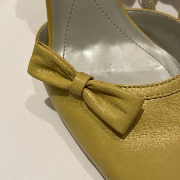 BCBGirls Pointed Toe Shoes with Bow size 7 - Picture 8 of 9